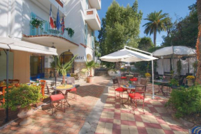 Отель Hôtel Le Pré Catelan  Жюан-Ле-Пен